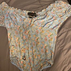 Super cute body suit! Comfy and cute!